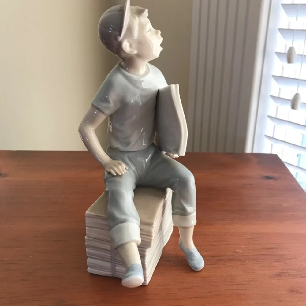 vintage NAO by Lladró paperboy - Picture 2 of 5